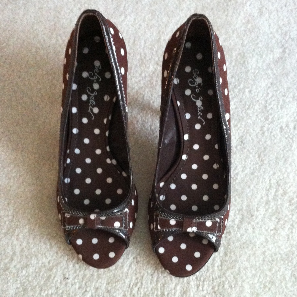 Peep toe heel, Choc. Brown with white polka dot - Picture 2 of 3